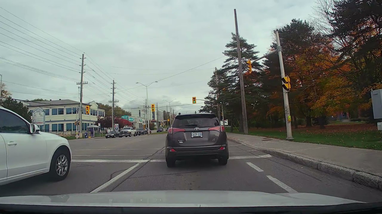 Balade en voiture à travers la ville d'Ottawa (Ontario)