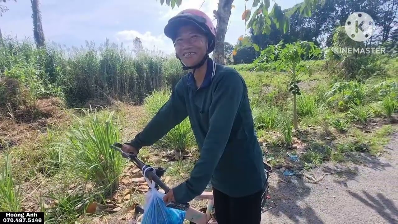 Tình cờ gặp pu chạy xe đạp hướng cờ đỏ về nông trường như sau