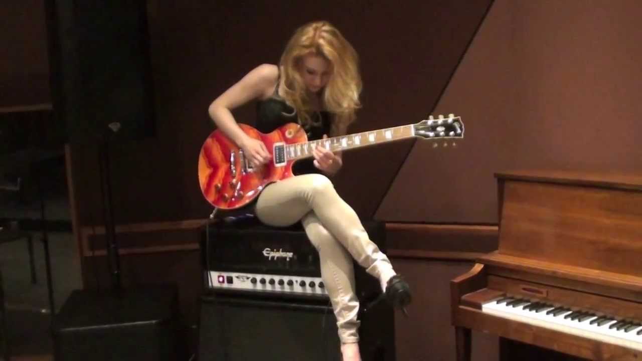 Female Guitarist Ariel Plays Black Cat Solo!!!