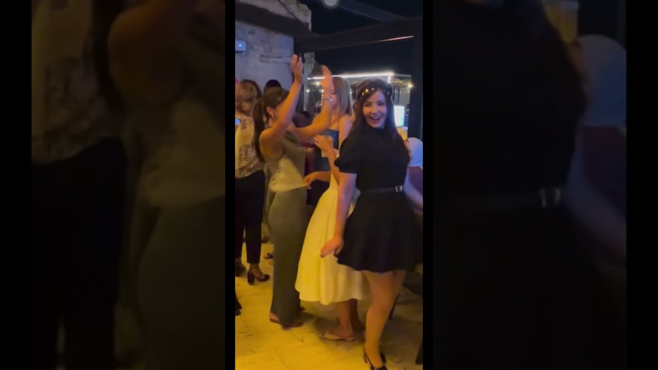 Sevda Erginci nişanında Çağla Şimşek , Biran Damla Yılmaz , Gonca Vuslateri vs ünlüler ile eğlendiği