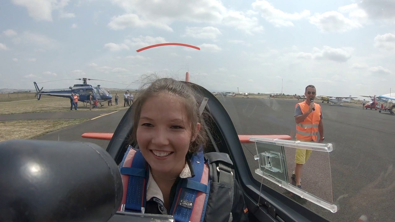Pilot Fanny Viallard - 20 years old - Extra 200