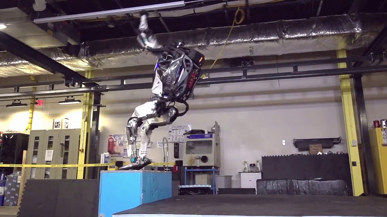 🔴 Kampfroboter kann R&uuml;ckw&auml;rtssalto | humanoid robot boston dynamics
