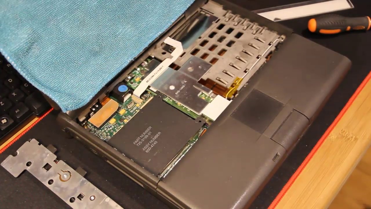 Full disassembly and clean up of a Powerbook 3400c