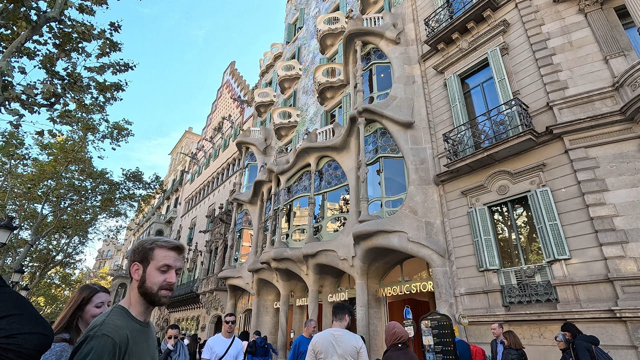 2PM Barcelona Ride + Gaudi’s Casa Batlló + Can’t Get Away from Sagrada Familia