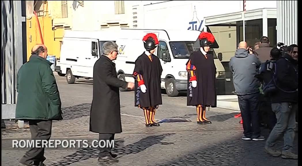 Cardinals arrive for first pre-conclave meeting at Vatican