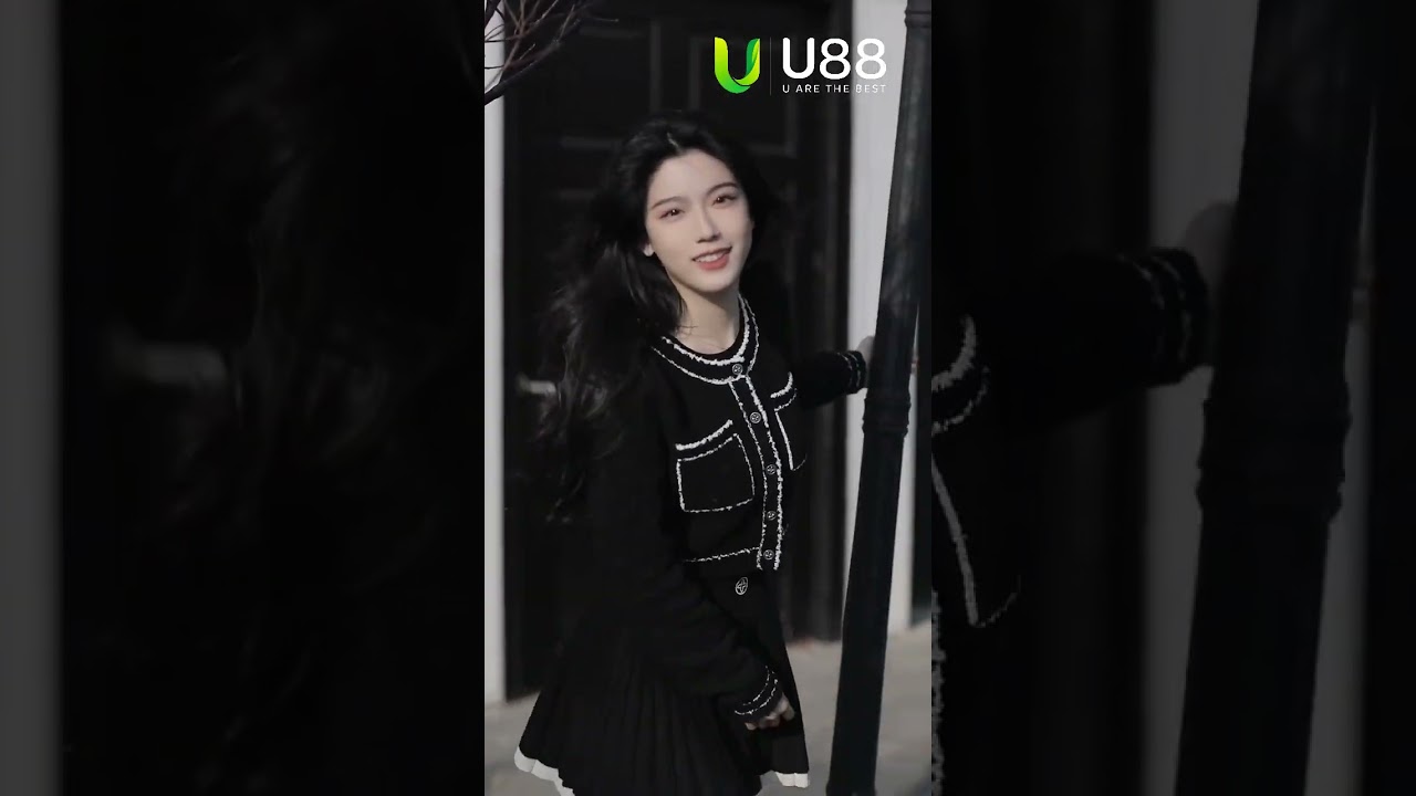 “Not your average beauty—she’s a whole vibe.” 😘
