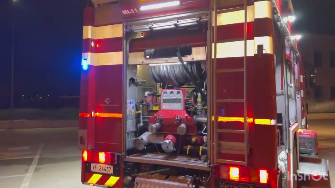 ( BUON ANNO !! ) WALK AROUND APS ACTROS VIGILI DEL FUOCO MOLINELLA