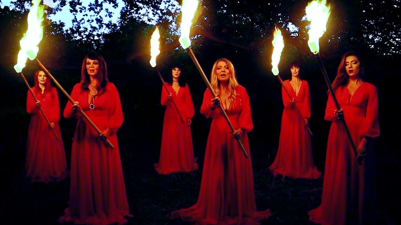 Mediaeval Baebes: Ríu Ríu Chíu