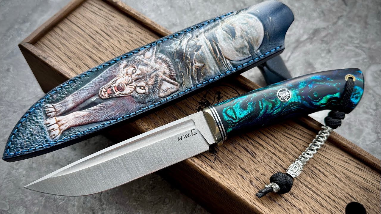 Два эксклюзивных ножа в авторских ножнах. 