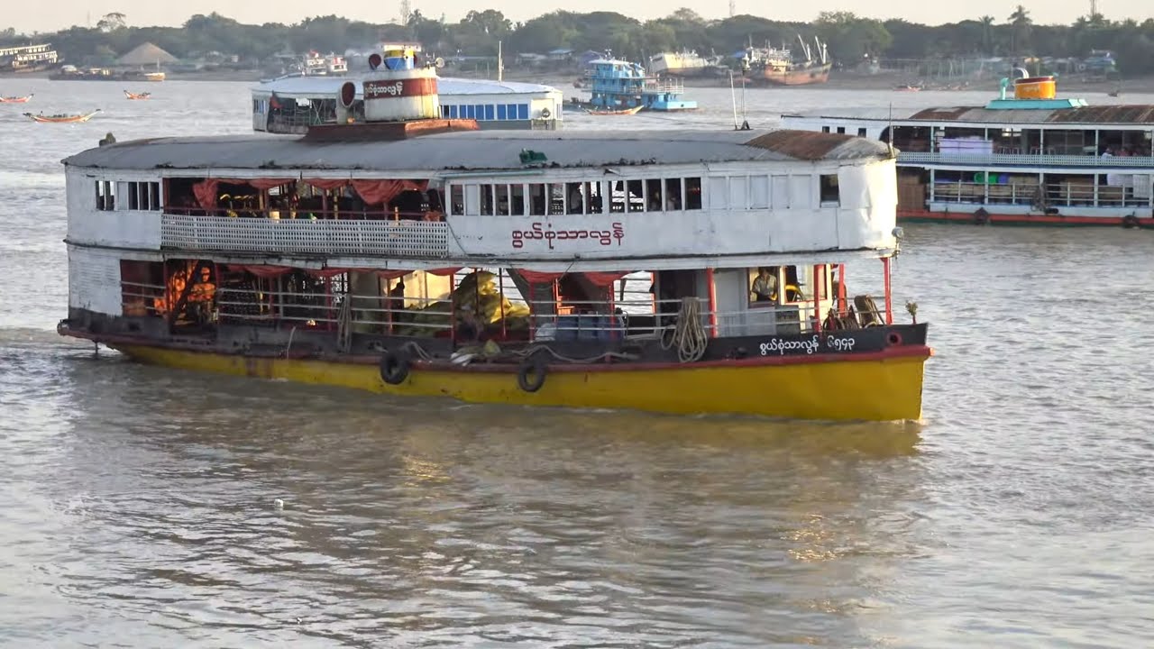 4K Watch the old, 70 years, beautiful passenger/cargo inland waterways ships along Yangon River