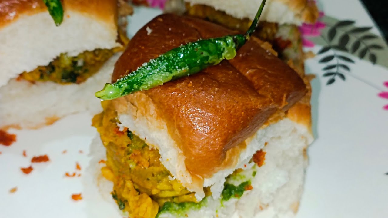 Make super tasty 😋 Mumbai 🌇 ka famous ✅ Vada pav [Saba's Recipe Kitchen] Made by: Saba Perveen