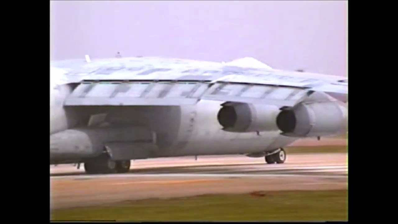 RAF Mildenhall, March 2003  REACH 878  C 141 Starlifter Departs