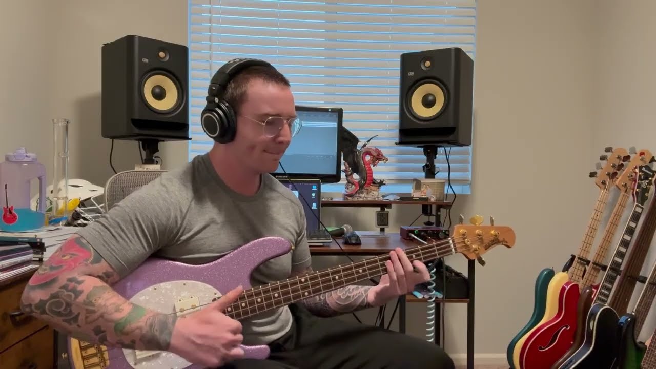 Get on the Floor - Michael Jackson(Louis Johnson) Bass Cover