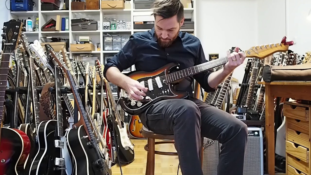 Teisco/Kawai 3 Pickup guitar - Mosrite Style