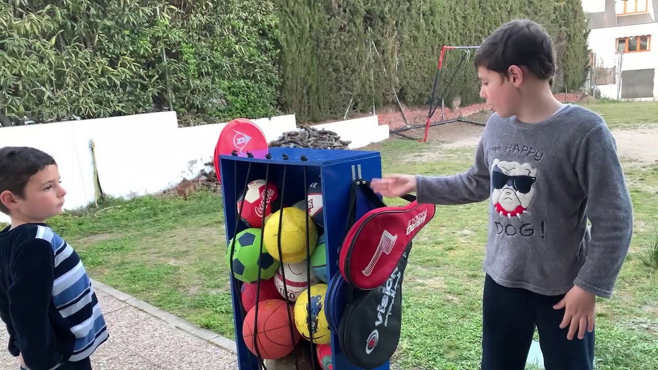 Cómo hacer una caja para guardar balones. How to build your own ball rack.