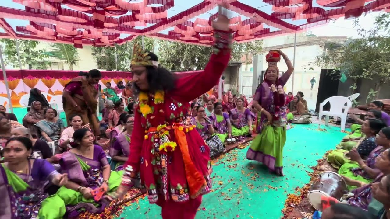 લખેલું છે 🌷હું તો કેવી ભોળી જશોદા તારો કાનો પજવે