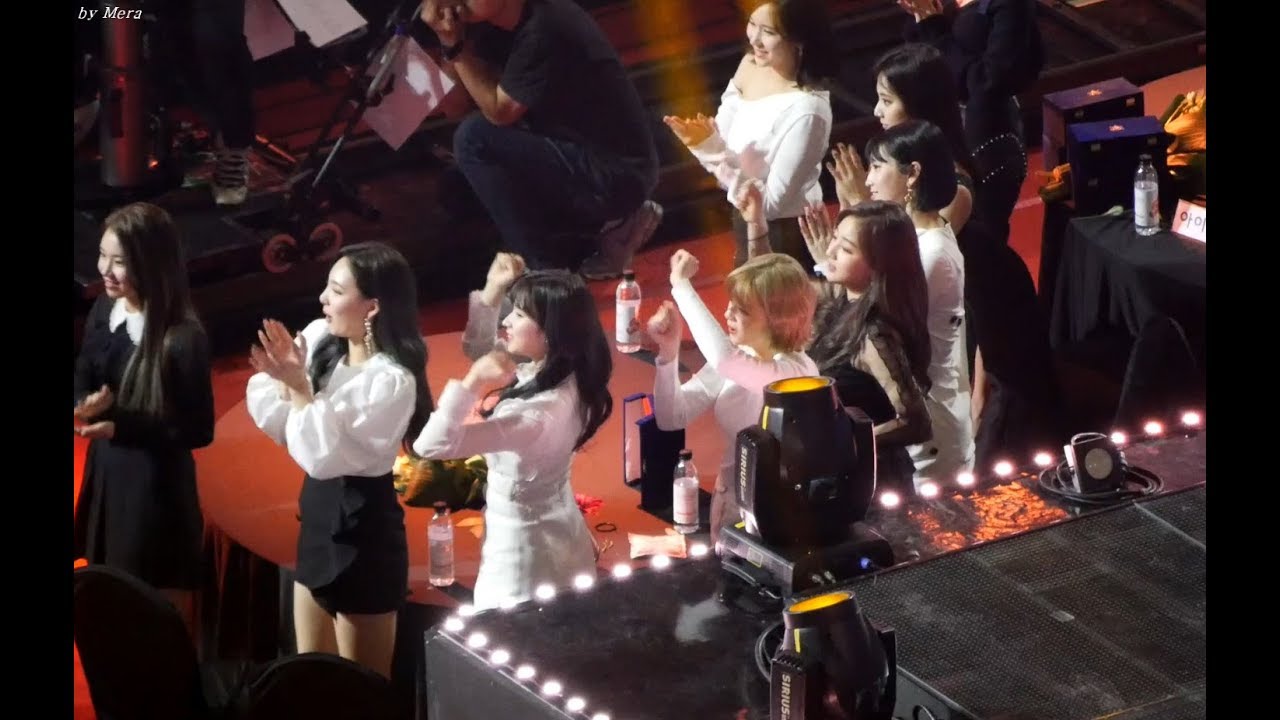 180214 트와이스 (TWICE) 갓세븐(GOT7)월드한류스타상 수상 축하 대기직캠  Fancam (2018 가온차트어워드) by Mera