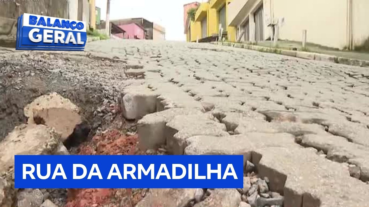Buraco de até 14 metros transforma rua no Jardim Ângela em risco constante para motoristas