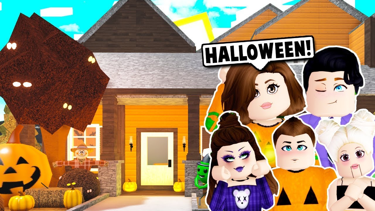 DECORATING MY FAMILY HOUSE FOR HALLOWEEN ON BLOXBURG! (Roblox)
