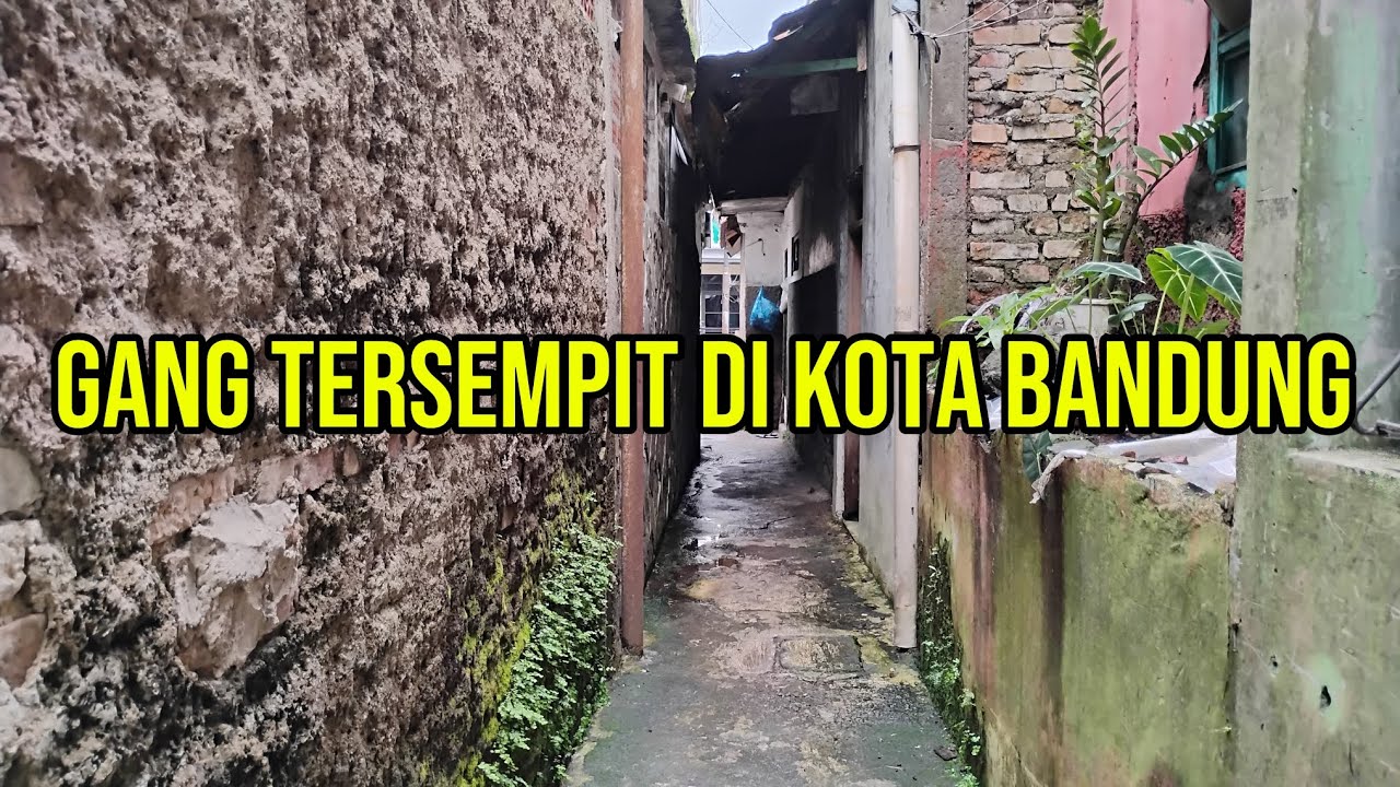 Gelap dan sempit ...gang ini ada di bandung..