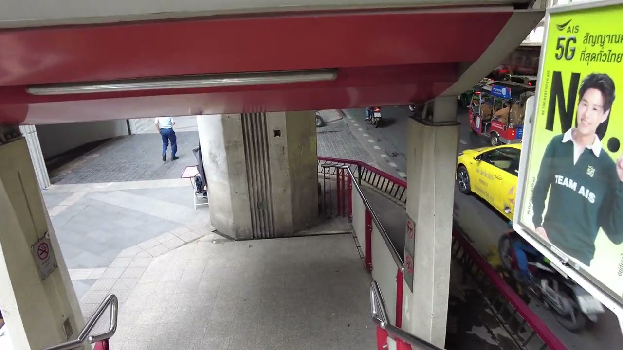 Bangkok Thailand | Holiday Inn Phloen Chit Road to Ratchaprasong Skywalk | Central World | Part 3