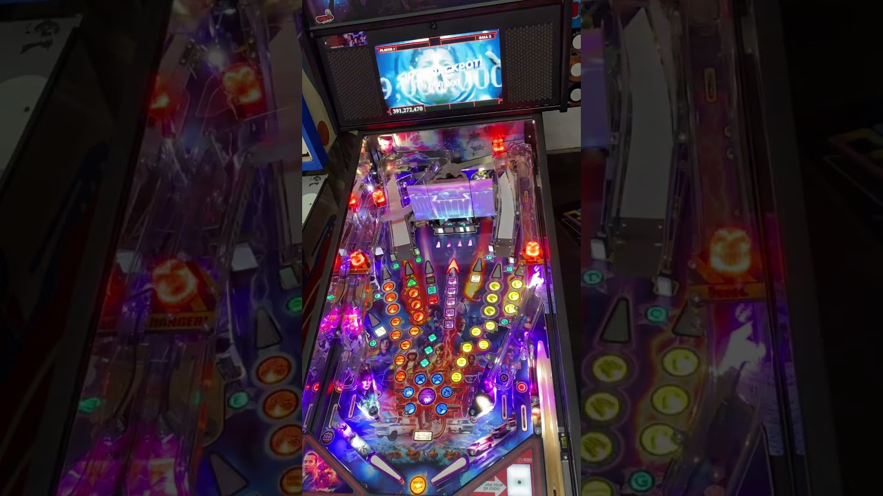 Playing some Stranger things pinball 