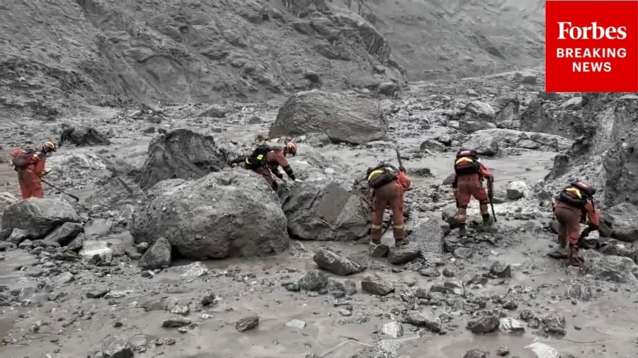RAW FOOTAGE: Chinese Rescue Workers Search For Survivors Following Floods In Nepal