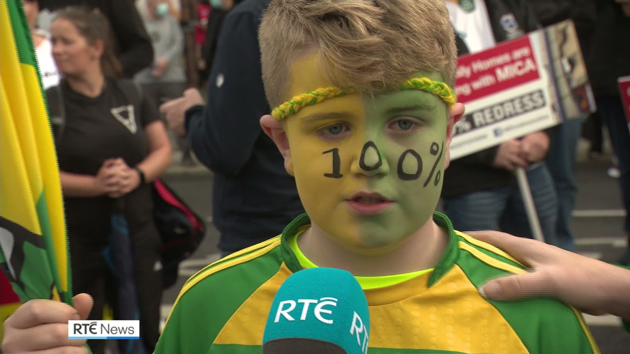 Homeowners affected by mica march through Dublin
