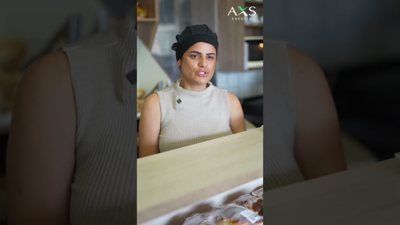 Dona de uma padaria, Maria se tornou mais uma cliente a consumir a energia limpa e renovável da AXS