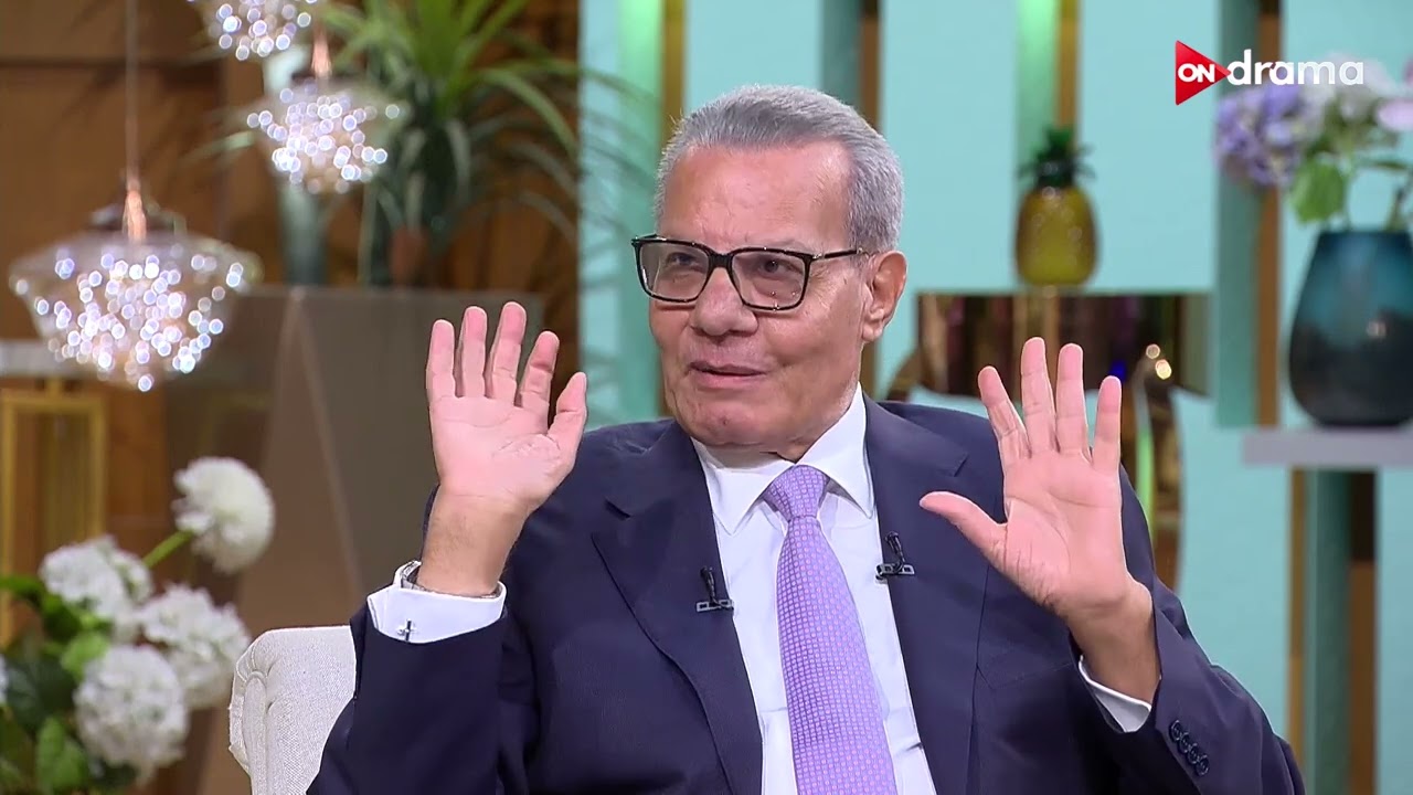 ‏أحمد زكي ضرب محمد خان🔥.. مش هتصدق اللي حصل بينهم #معكم_منى_الشاذلي