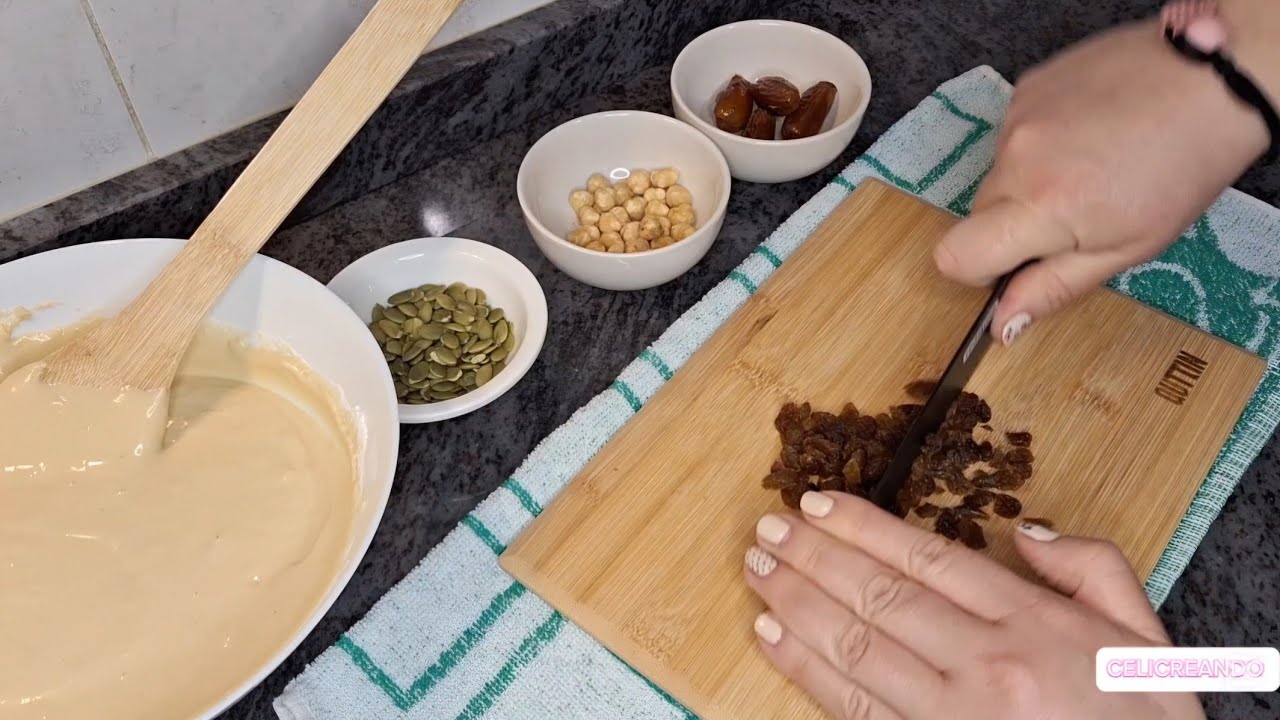 Pan sin gluten rápido y esponjoso con frutos secos | Receta fácil sin amasado