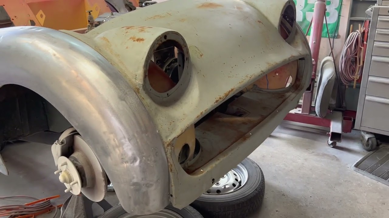 Проект реставрации Triumph TR3, пробная установка капота и переднего фартука....