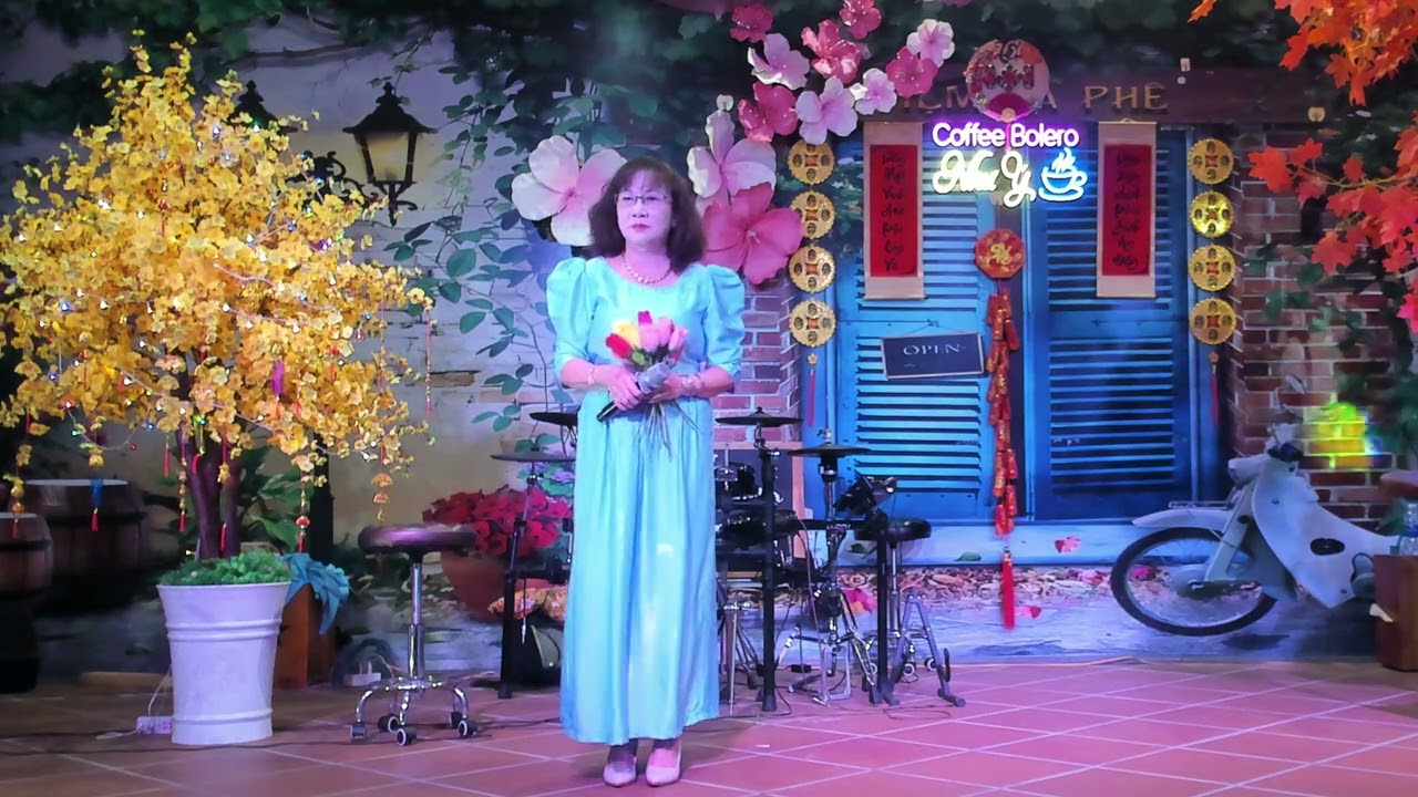 Đan áo mùa xuân -  Sáng tác: Phạm Thế Mỹ  -  Trình bày : Bích Thủy