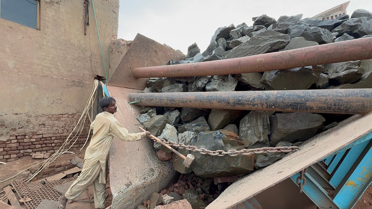Extreme Rock Crusher Jam Clearing | Worker Breaks Massive Stones by Hammer 😱 #stonecrusherplant 