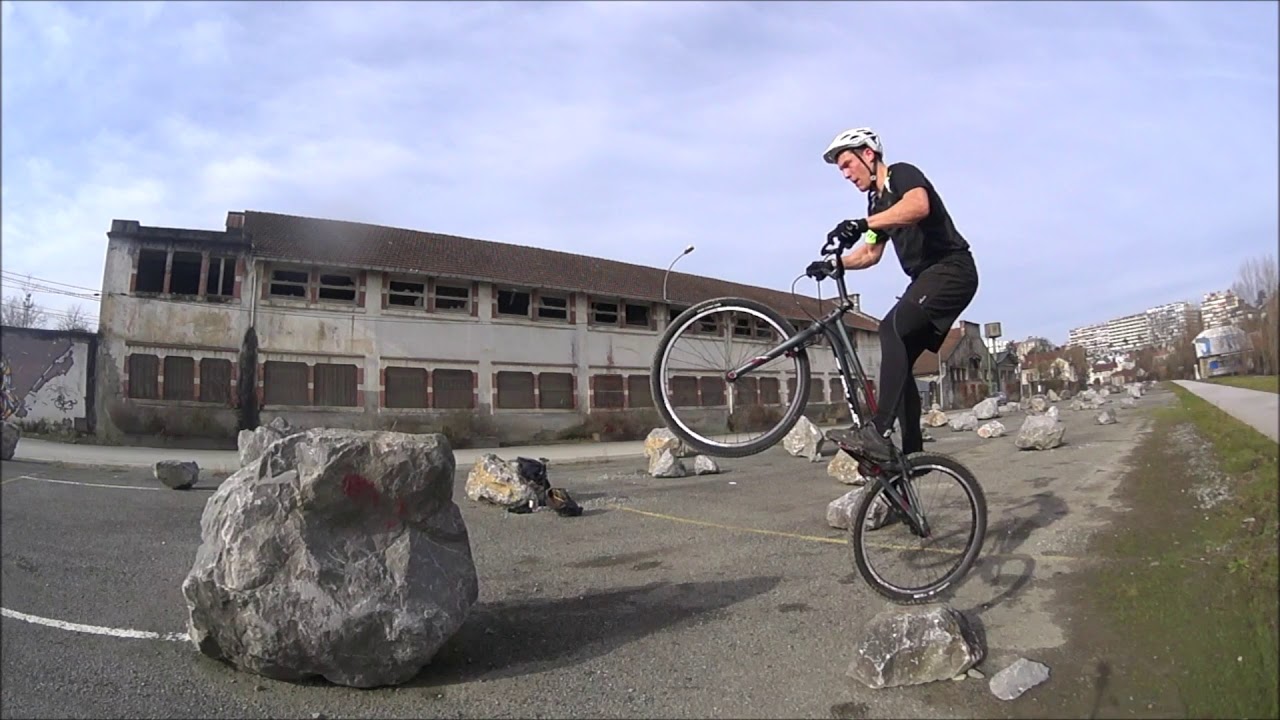 VTTtrial Pau Climb the rock