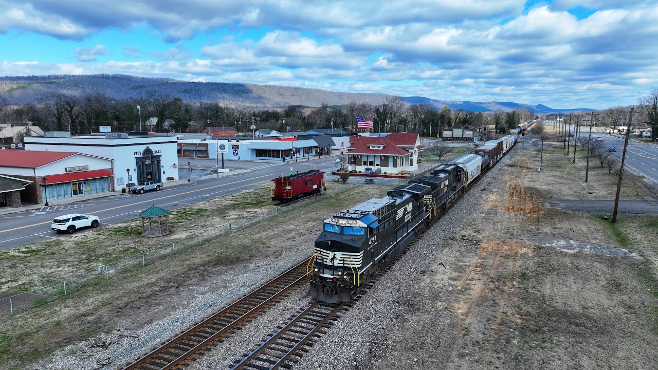 Norfolk Southern 123 pulling into the Spring City Tn siding 