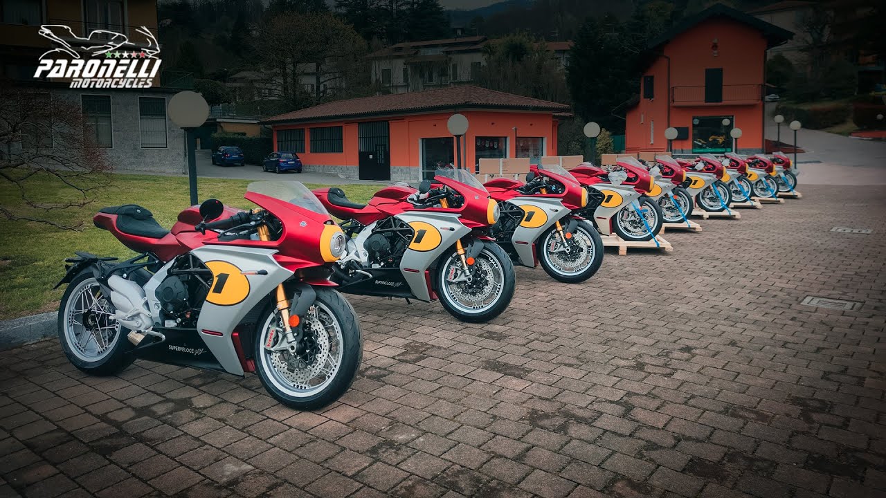 MV Agusta Superveloce 800 AGO in consegna