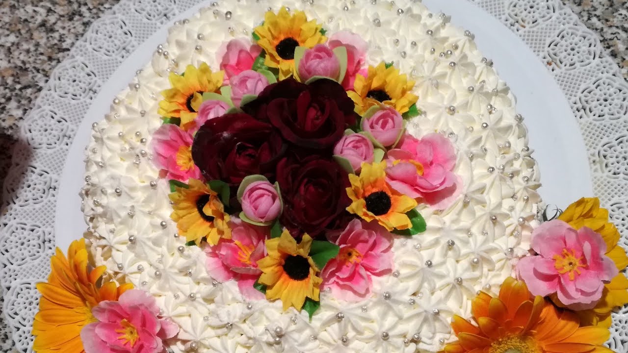 Torta Bouquet di fiori #tortacompleanno #pandispagnaallefragole #cremapasticcerachantil #tortafredda