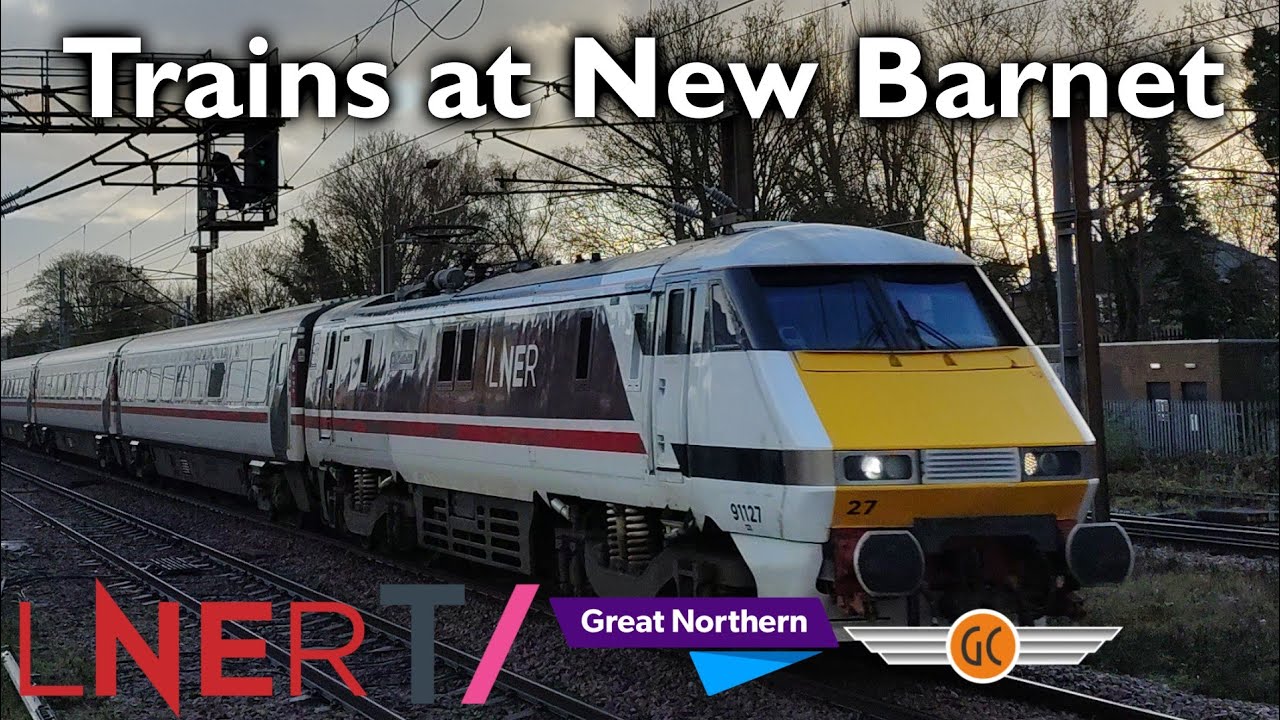 Trains at New Barnet 06/12/25