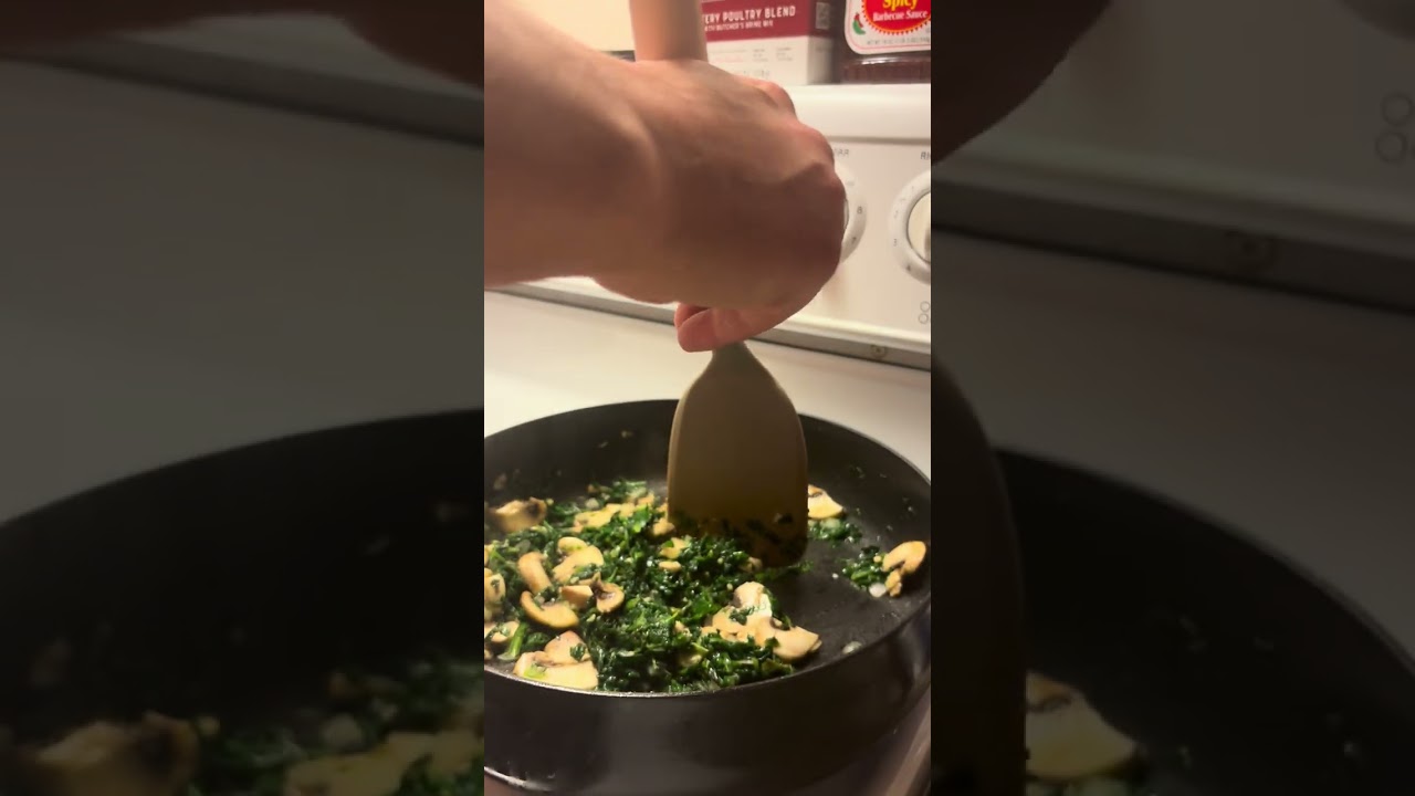 Spinach mushroom scramble under 15min