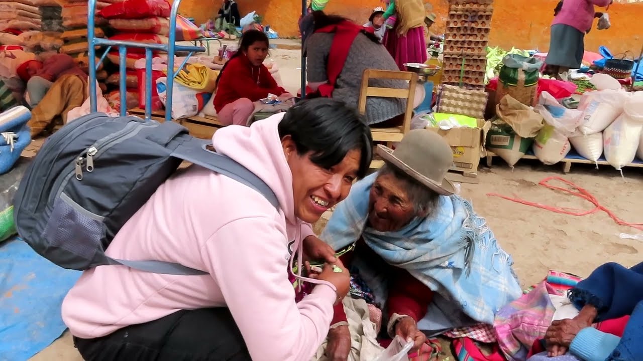 Abuelita que vive sola TRABAJA vendiendo