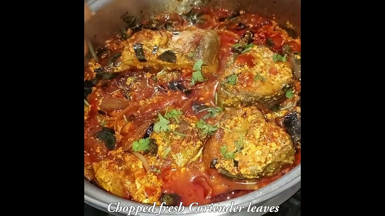 ভুলেই যান পুরোনো রুই মাছের রেসিপি!একবার এই ভাবে রসুনি রুই বানিয়ে ফেলুন। Garlic Rohu Fish Curry.