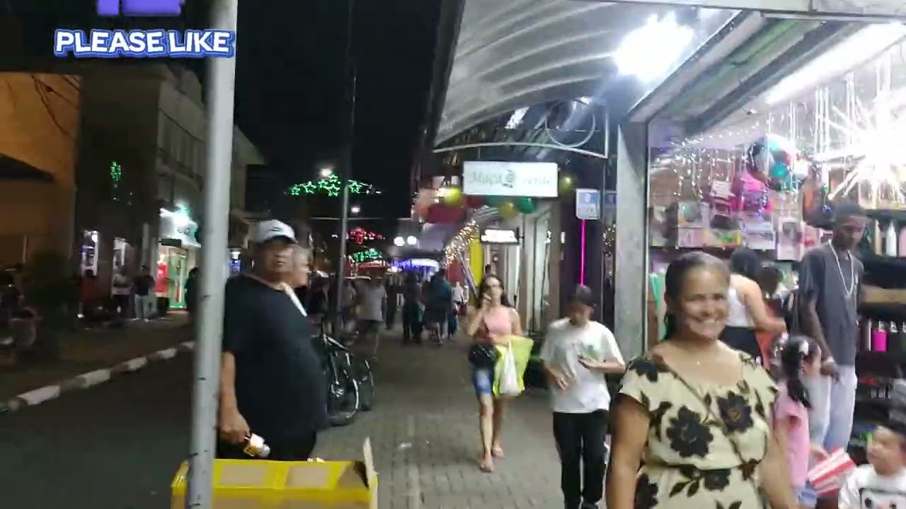 ( Role na  Praça Bernardino de Campo em  Itapira sp ) No dia 23,12.de 2024 .