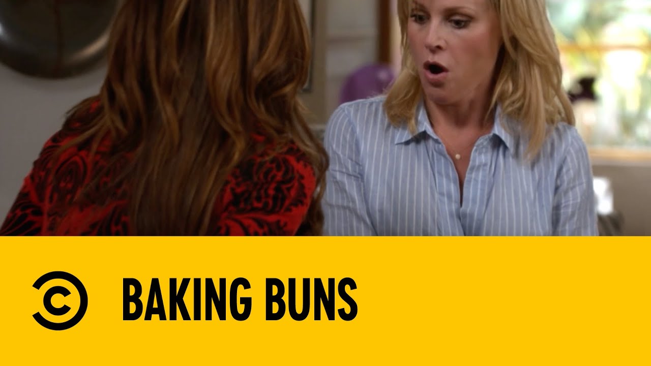 Baking Buns | Modern Family | Comedy Central Africa