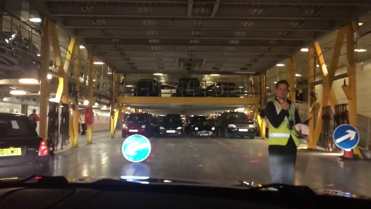 England Ferry to Guernsey / Angleterre Embarquement ferry pour Guernesey