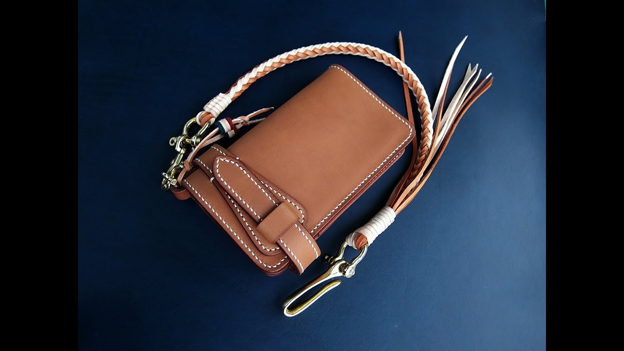 Presentation middle wallet.