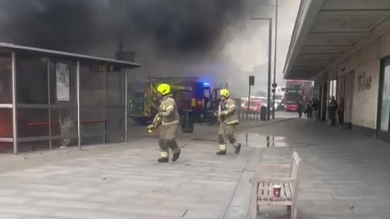 London, UK: Brave firefighters try to cool off a burning van || WooGlobe