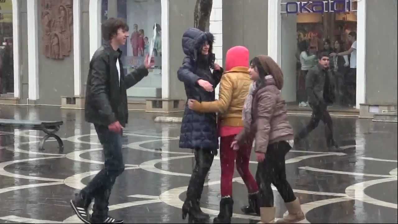 FREE HUGS 2012 Flashmob in Baku | FLASHMOB Azerbaijan