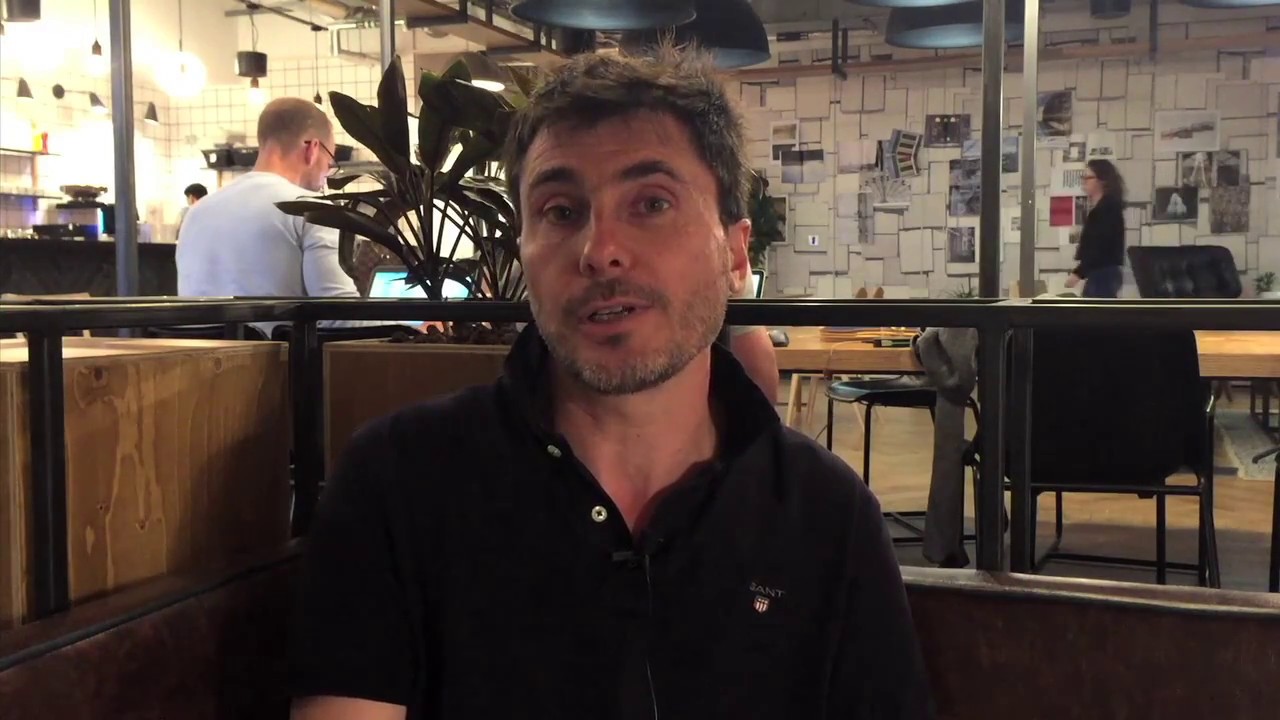 What does a digital loyalty program entail?