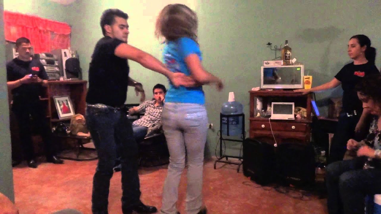 ELEAZAR SOTO Y KAREN de Monterrey bailando cumbia en Reynosa con Love To Dance